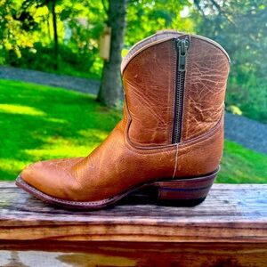 Alvie’s short cowboy boot. Size 9. Worn 3 times, very good condition!